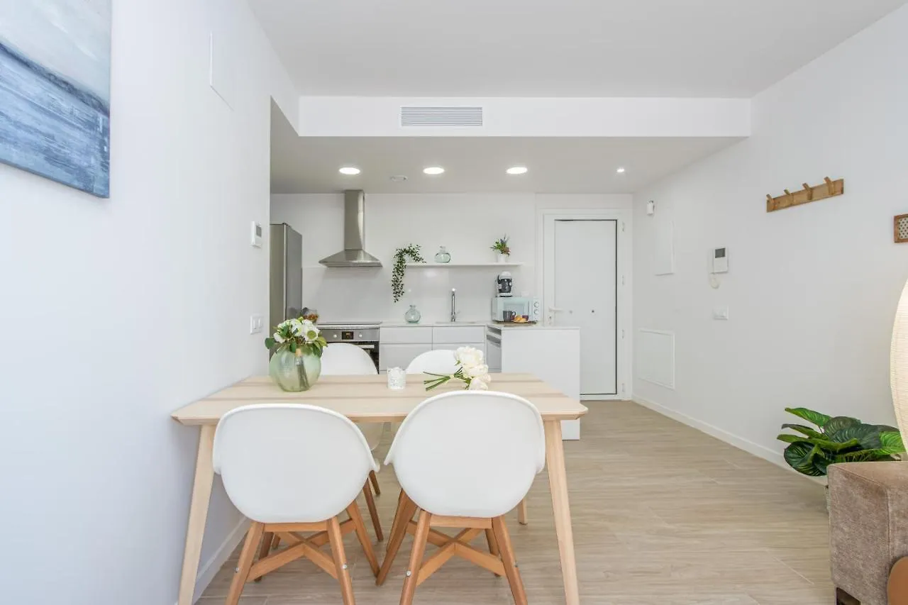 M A R I V E N T 01 Apartment Roses