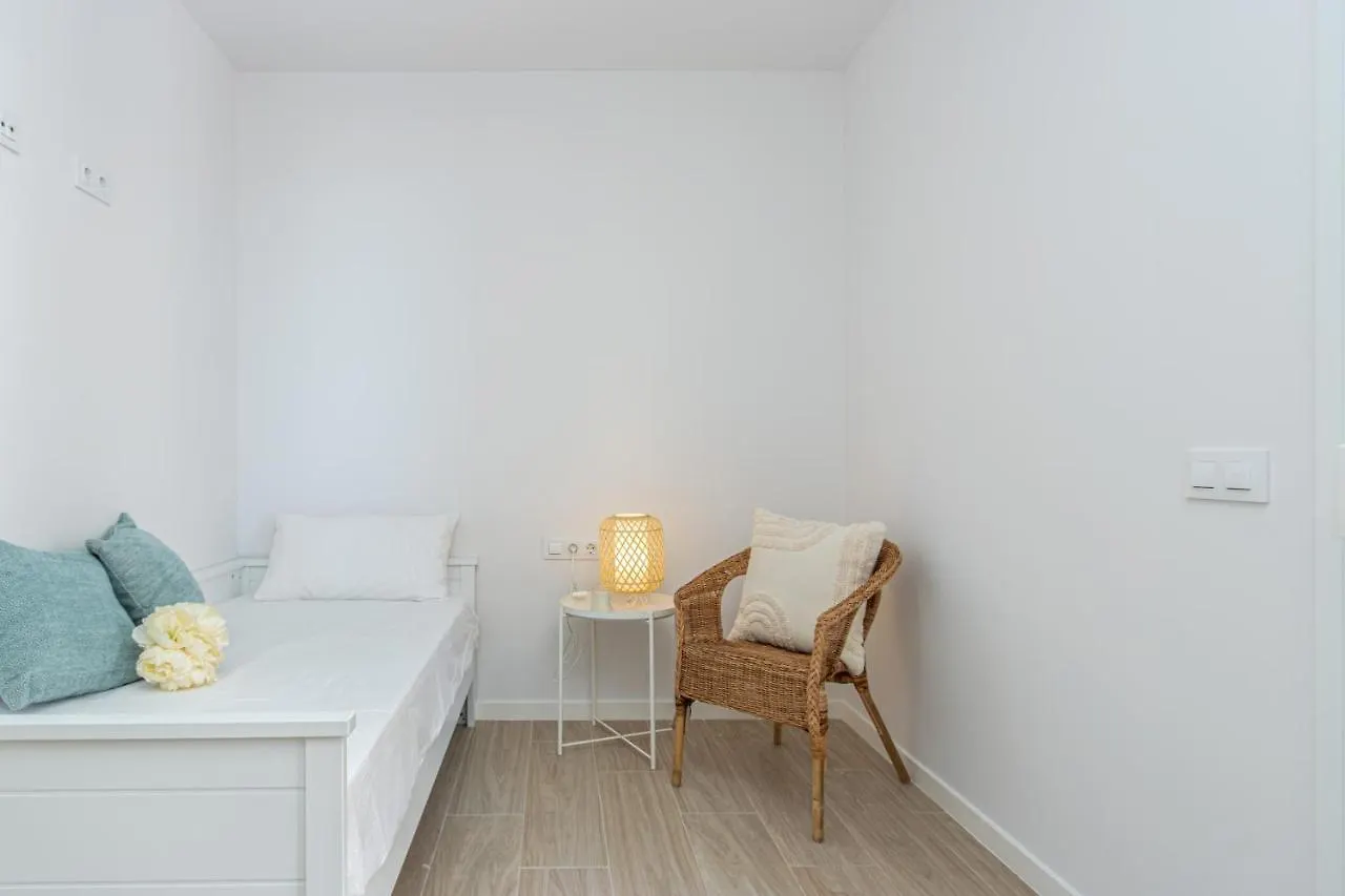 M A R I V E N T 01 Apartment Roses