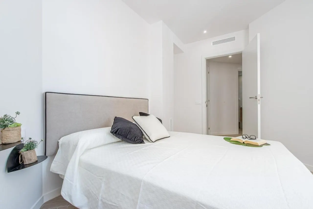 M A R I V E N T 01 Apartment Roses