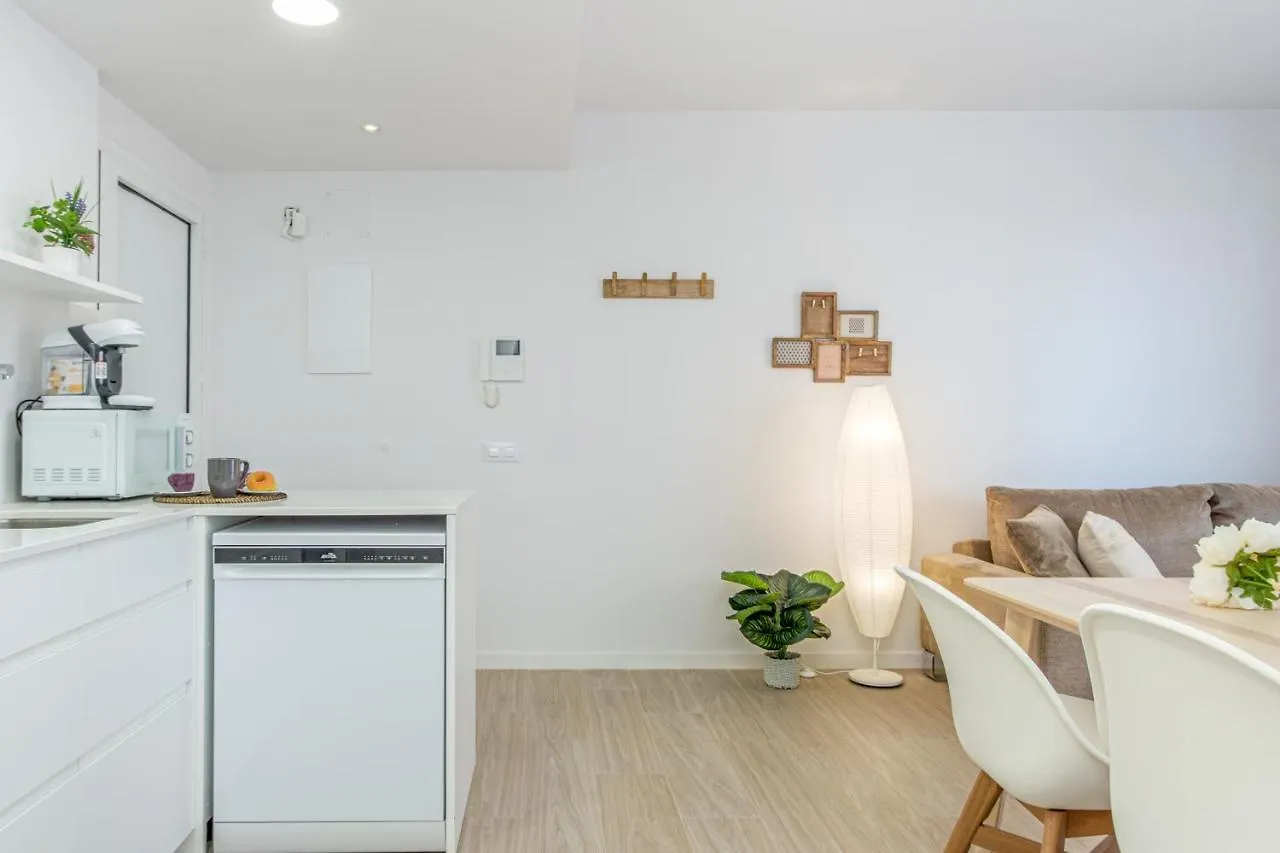 M A R I V E N T 01 Apartment Roses