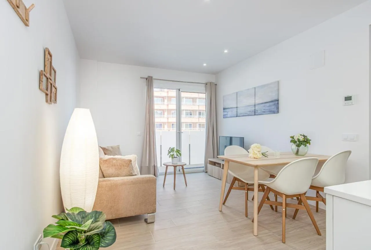 M A R I V E N T 01 Apartment Roses