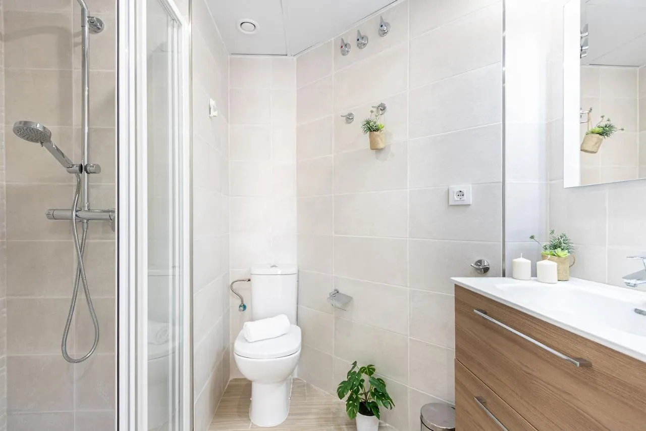 M A R I V E N T 01 Apartment Roses