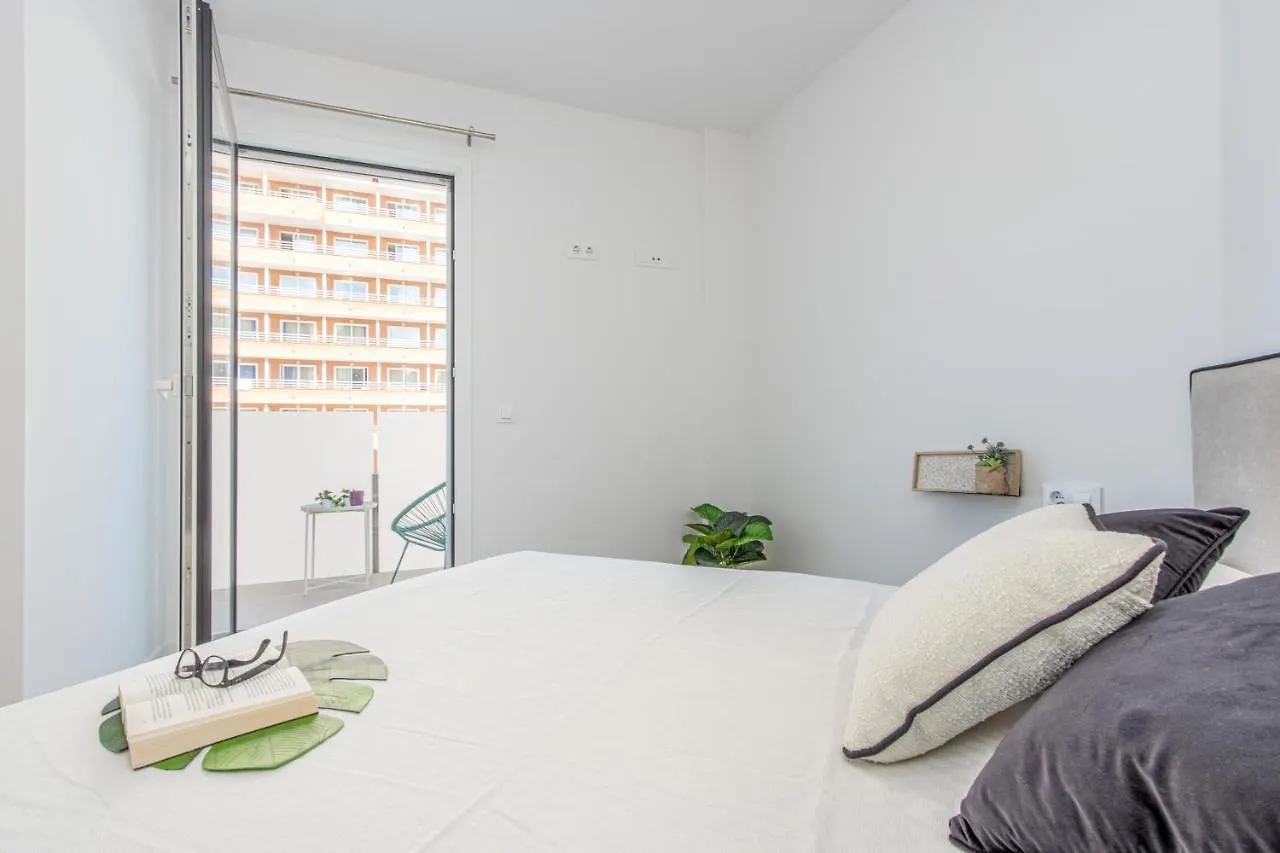 M A R I V E N T 01 Apartment Roses